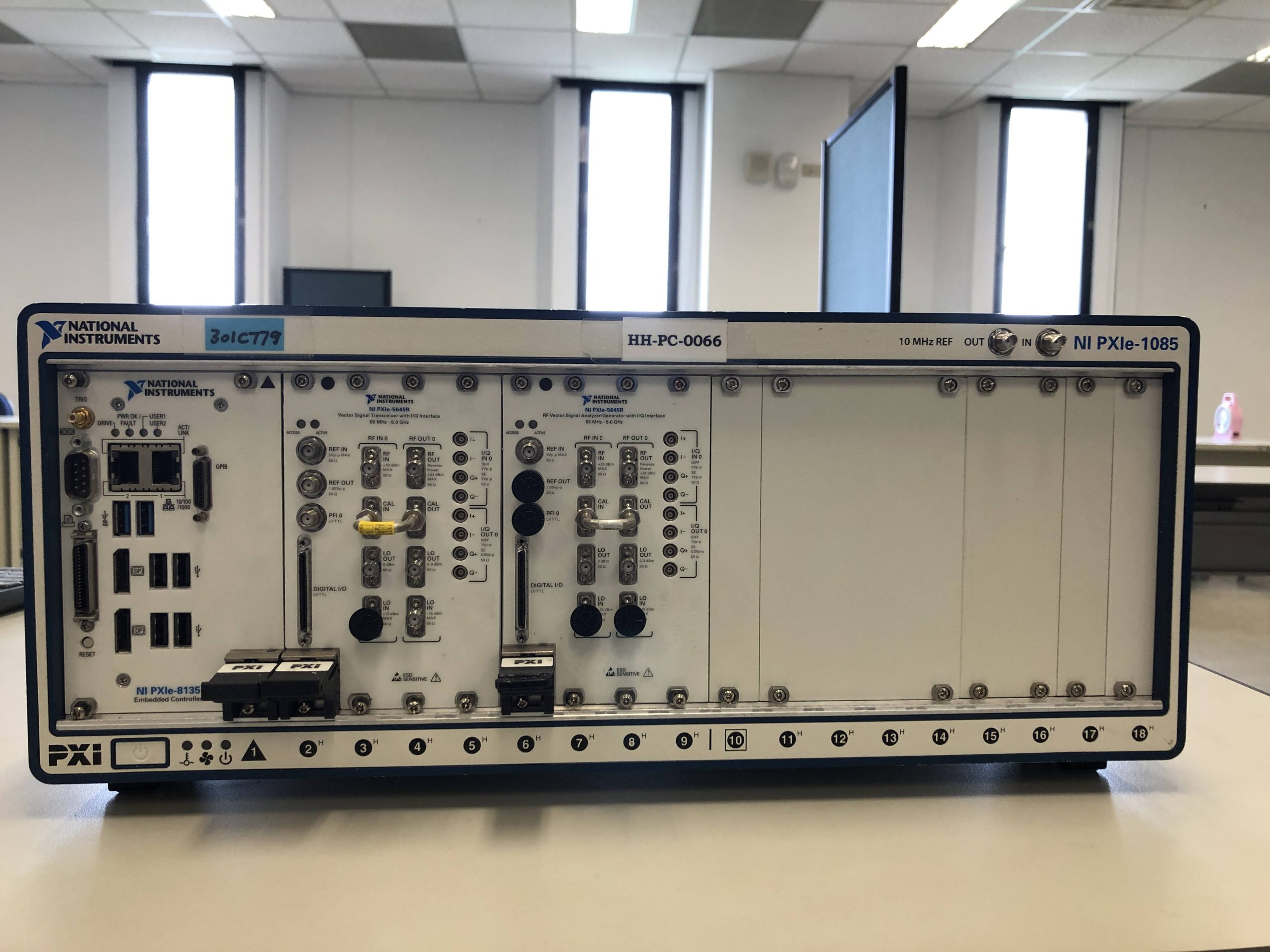 PXIe Vector Signal Transceiver | 元智大學-通訊研究中心貴重儀器設備